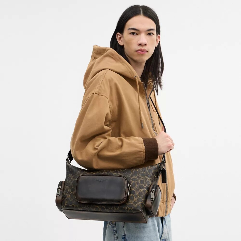 Borsa a tracolla Finn con tasche in Signature Canvas