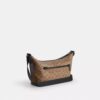 Borsa a tracolla Finn piccola con tasca in Signature Canvas