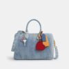 Borsa a tracolla grande Rowan in denim "Loved" con ciondoli