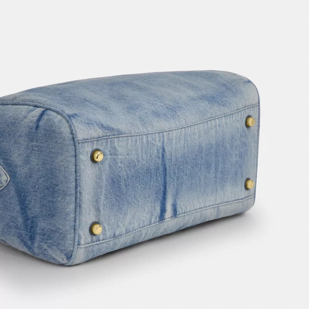 Borsa a tracolla grande Rowan in denim "Loved" con ciondoli