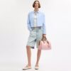 Borsa a tracolla grande Rowan in Signature Canvas con ciondoli