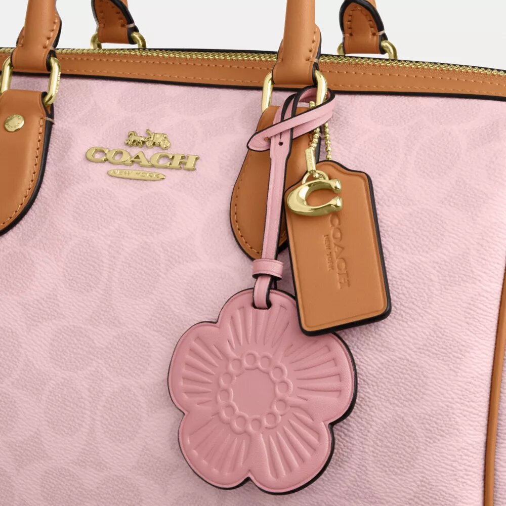 Borsa a tracolla grande Rowan in Signature Canvas con ciondoli