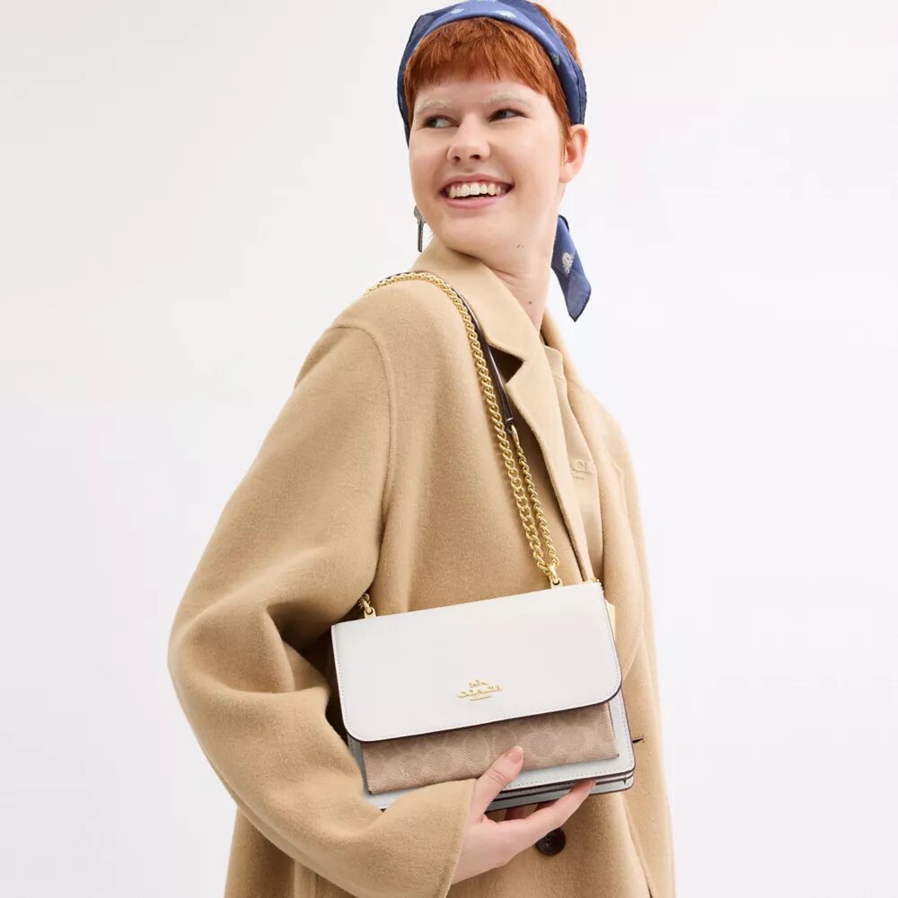 Borsa a tracolla Klare in Signature Canvas
