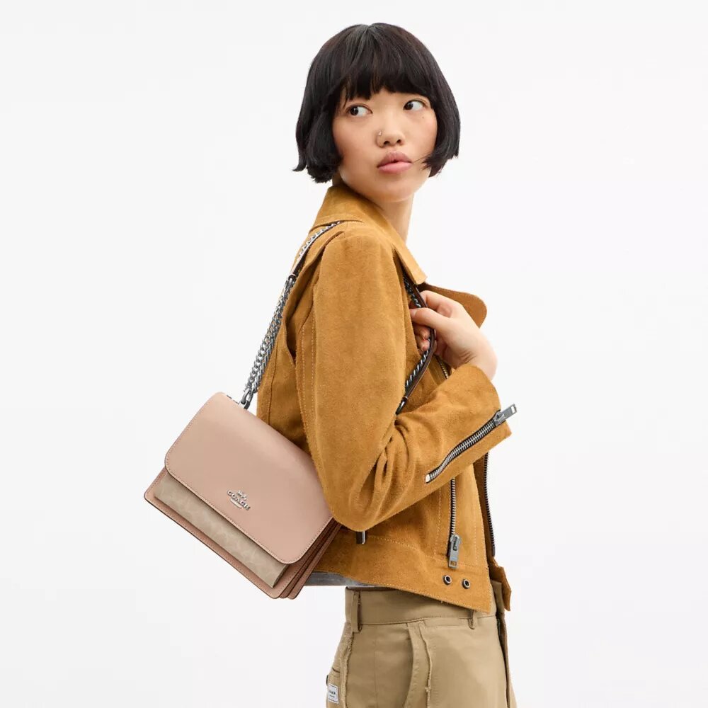 Borsa a tracolla Klare in Signature Canvas