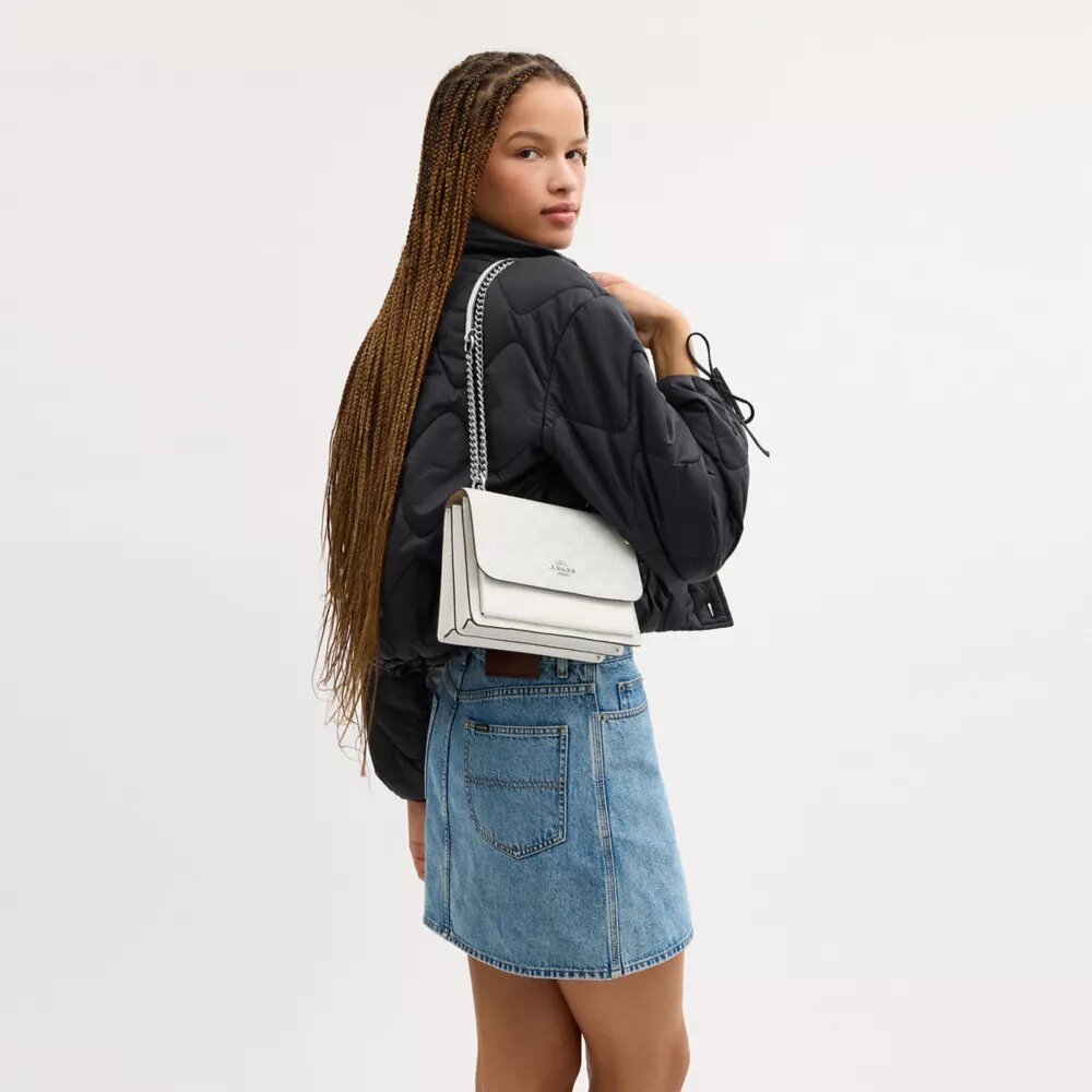 Borsa a tracolla Klare in Signature Canvas