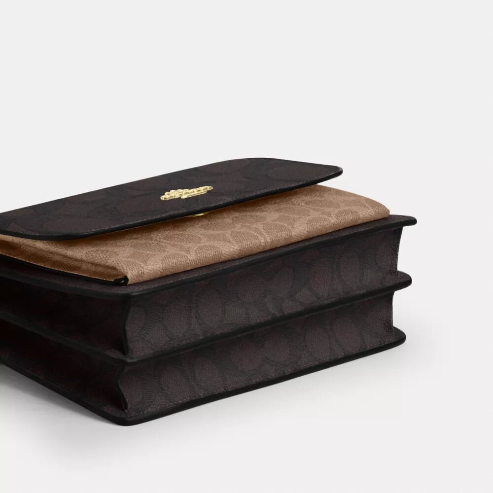 Borsa a tracolla Klare in Signature Canvas a blocchi