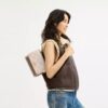 Borsa a tracolla Klare in Signature Canvas a blocchi