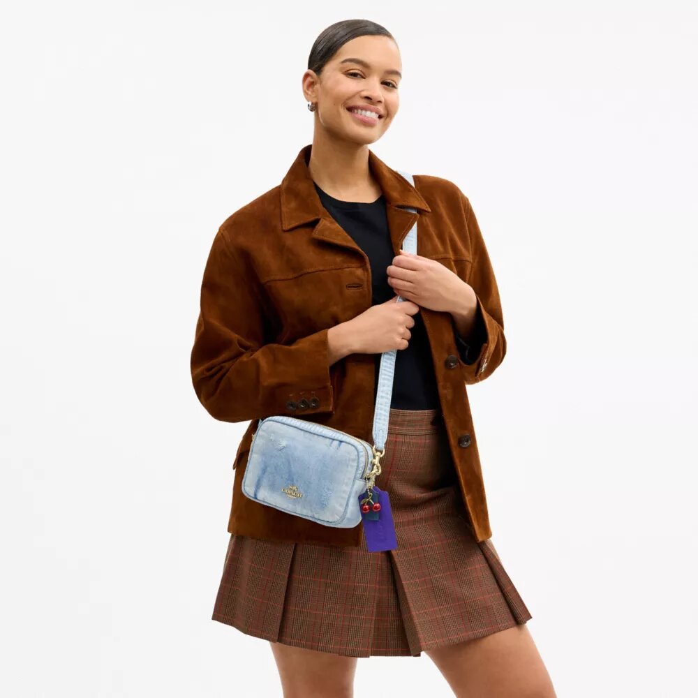Borsa a tracolla Mini Carey in denim "Loved" con ciondoli