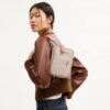 Borsa a tracolla Mini Carey in Signature Canvas