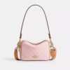 Borsa a tracolla Mini Carey in Signature Canvas con ciondoli