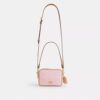 Borsa a tracolla Mini Carey in Signature Canvas con ciondoli
