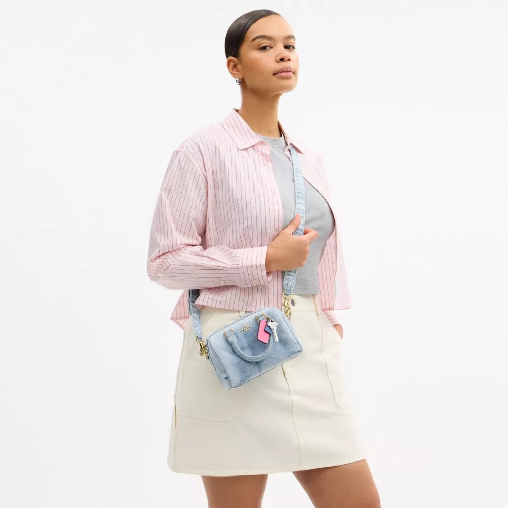 Borsa a tracolla Mini Rowan in denim "Loved" con ciondoli