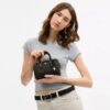 Borsa a tracolla Mini Rowan in Signature Canvas con ciondoli