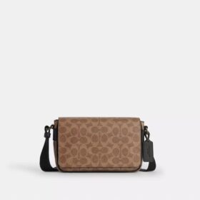 Borsa a tracolla piccola con patta Jack in Signature Canvas
