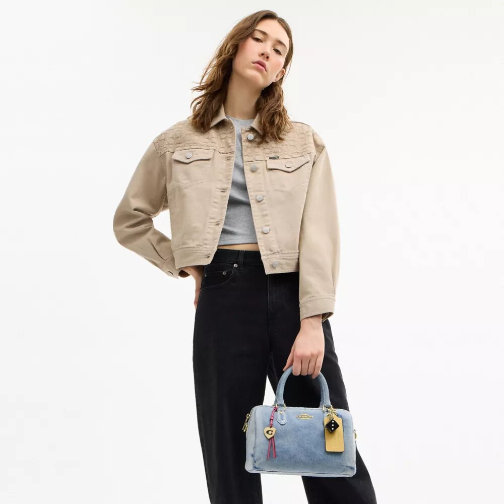 Borsa a tracolla Rowan in denim "Loved" con ciondoli