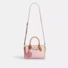Borsa a tracolla Rowan in Signature Canvas con ciondoli