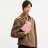 Borsa a tracolla Teri Mini in pelle firmata con ciondolo a forma di cuore