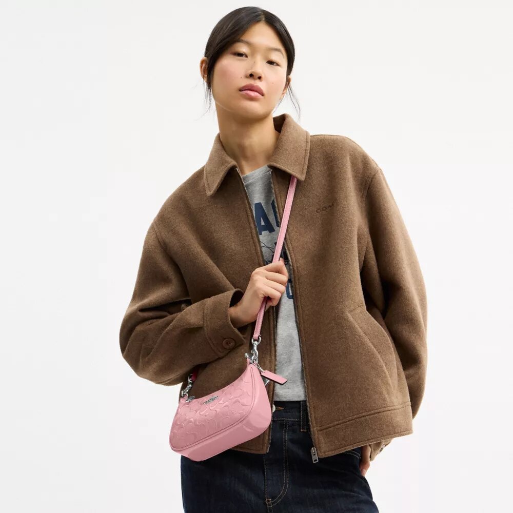 Borsa a tracolla Teri Mini in pelle firmata con ciondolo a forma di cuore