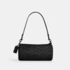 Borsa Andre Barrel 24 in Signature Canvas