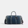 Borsa Compass 35 in denim di cotone rigenerativo con ciondoli