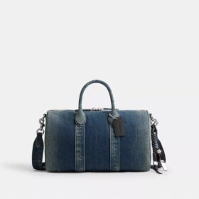 Borsa Compass 35 in denim di cotone rigenerativo con ciondoli