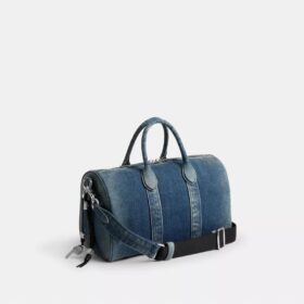 Borsa Compass 35 in denim di cotone rigenerativo con ciondoli