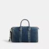 Borsa Compass 35 in denim di cotone rigenerativo con ciondoli