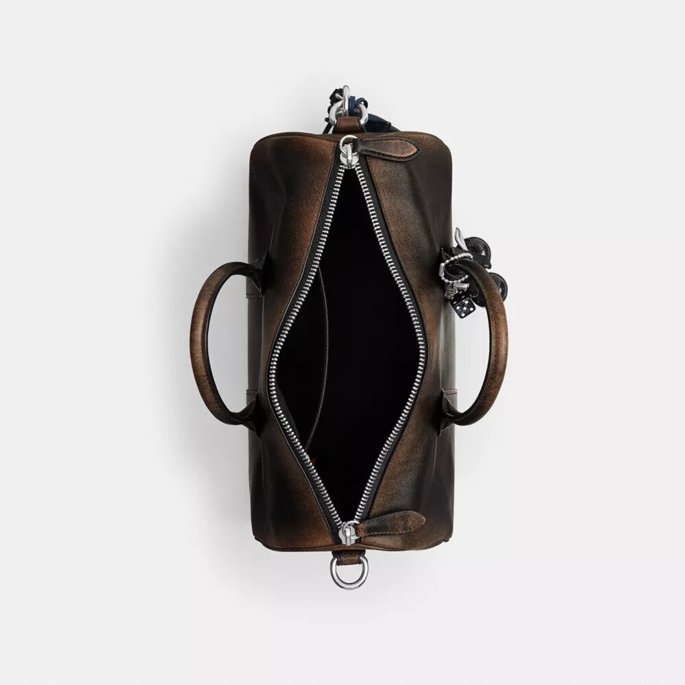 Borsa Compass 35 in pelle invecchiata con ciondoli