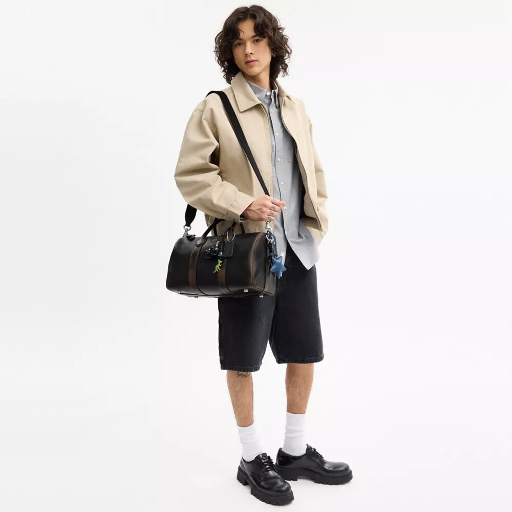 Borsa Compass 35 in pelle invecchiata con ciondoli