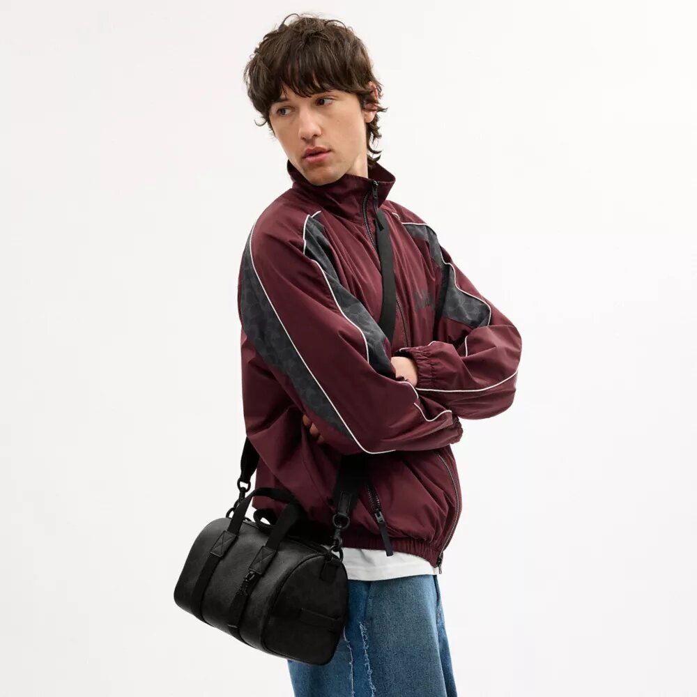 Borsa Duffle Explorer da 28 in Signature Canvas
