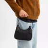 Borsa Hobo Nolan in Signature Canvas