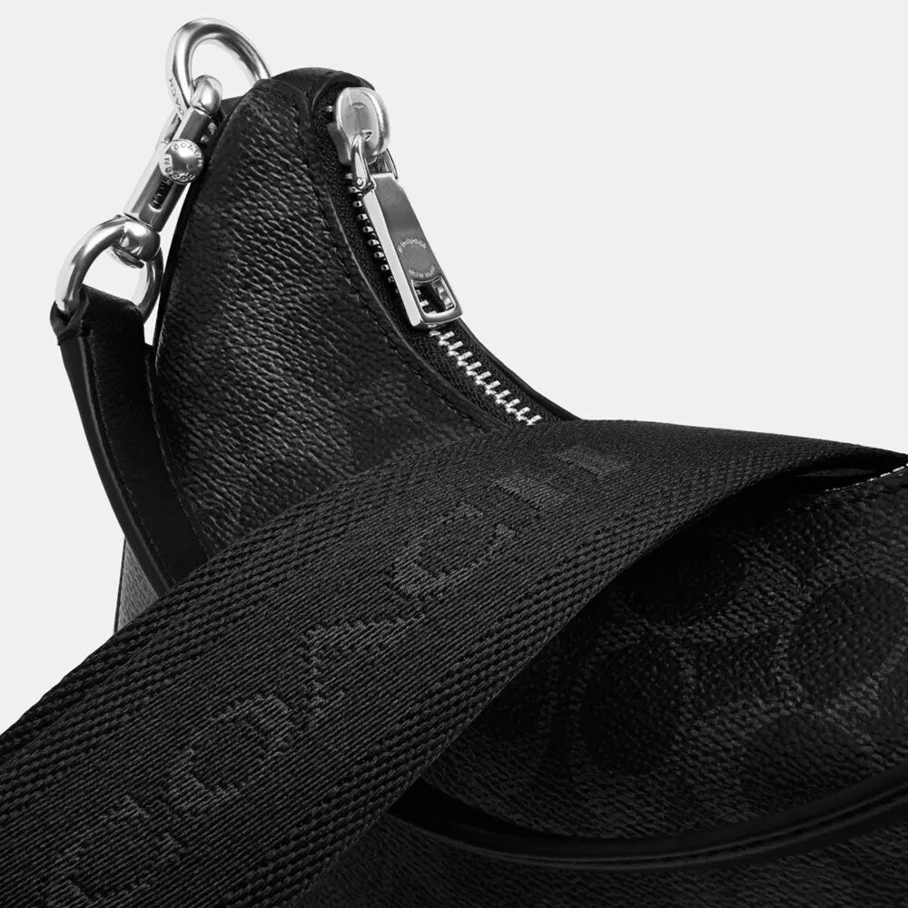 Borsa Hobo Nolan in Signature Canvas