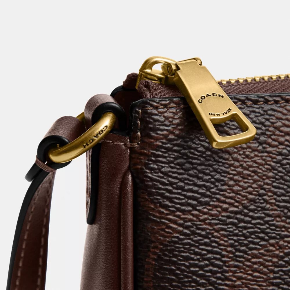 Borsa Plaza in Signature Canvas