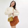 Borsa Swinger Disney X Coach in pelle rigenerativa con Topolino e i suoi amici
