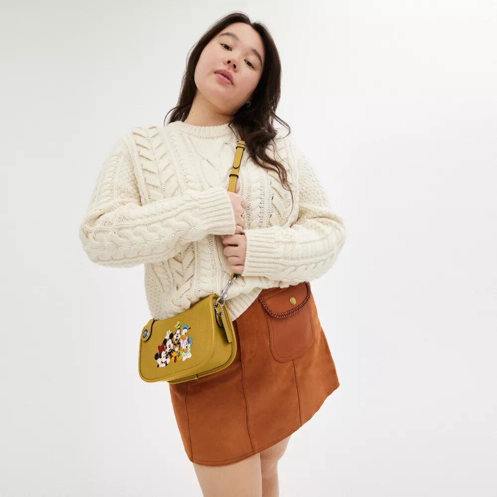 Borsa Swinger Disney X Coach in pelle rigenerativa con Topolino e i suoi amici