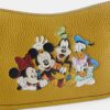 Borsa Swinger Disney X Coach in pelle rigenerativa con Topolino e i suoi amici