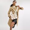 Borsa Tote Disney X Coach Cargo 26 con Topolino in tela di cotone rigenerativo