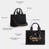 Borsa Tote Disney X Coach Cargo 26 con Topolino in tela di cotone rigenerativo