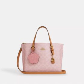 Borsa Tote Mollie da 25 in Signature Canvas con ciondoli
