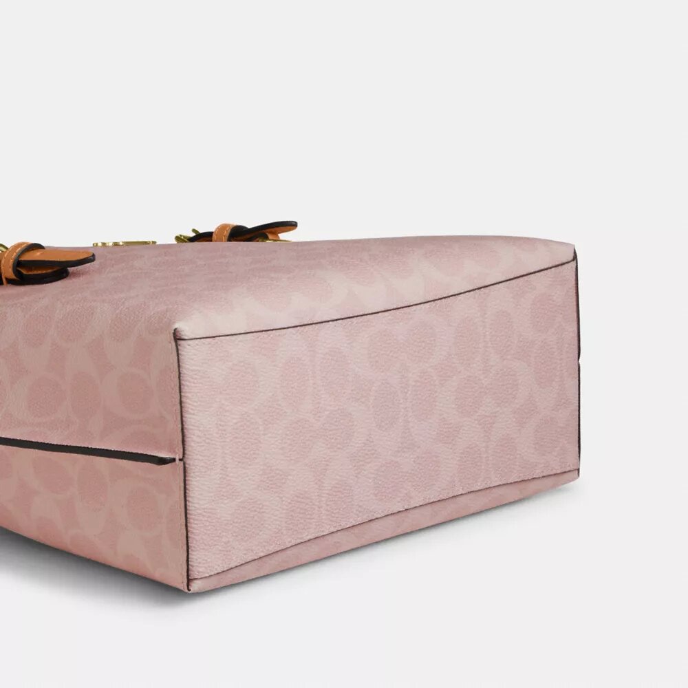 Borsa Tote Mollie da 25 in Signature Canvas con ciondoli
