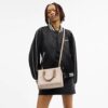 Borsa Tote piccola Maggie in Signature Canvas a blocchi