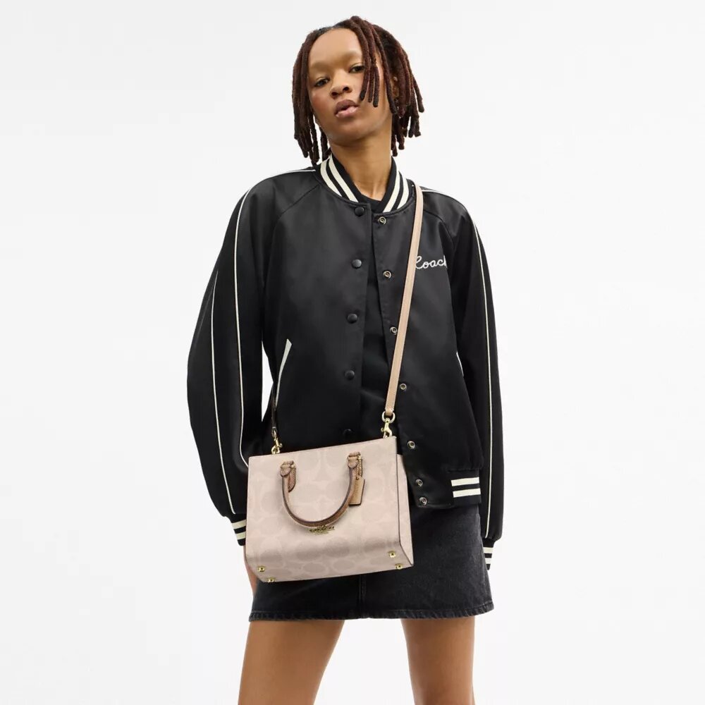 Borsa Tote piccola Maggie in Signature Canvas a blocchi
