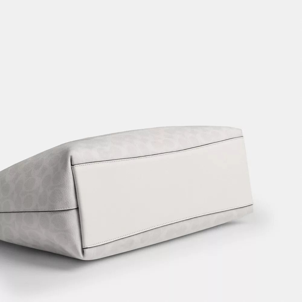 Borsa Tote Station in Signature Canvas
