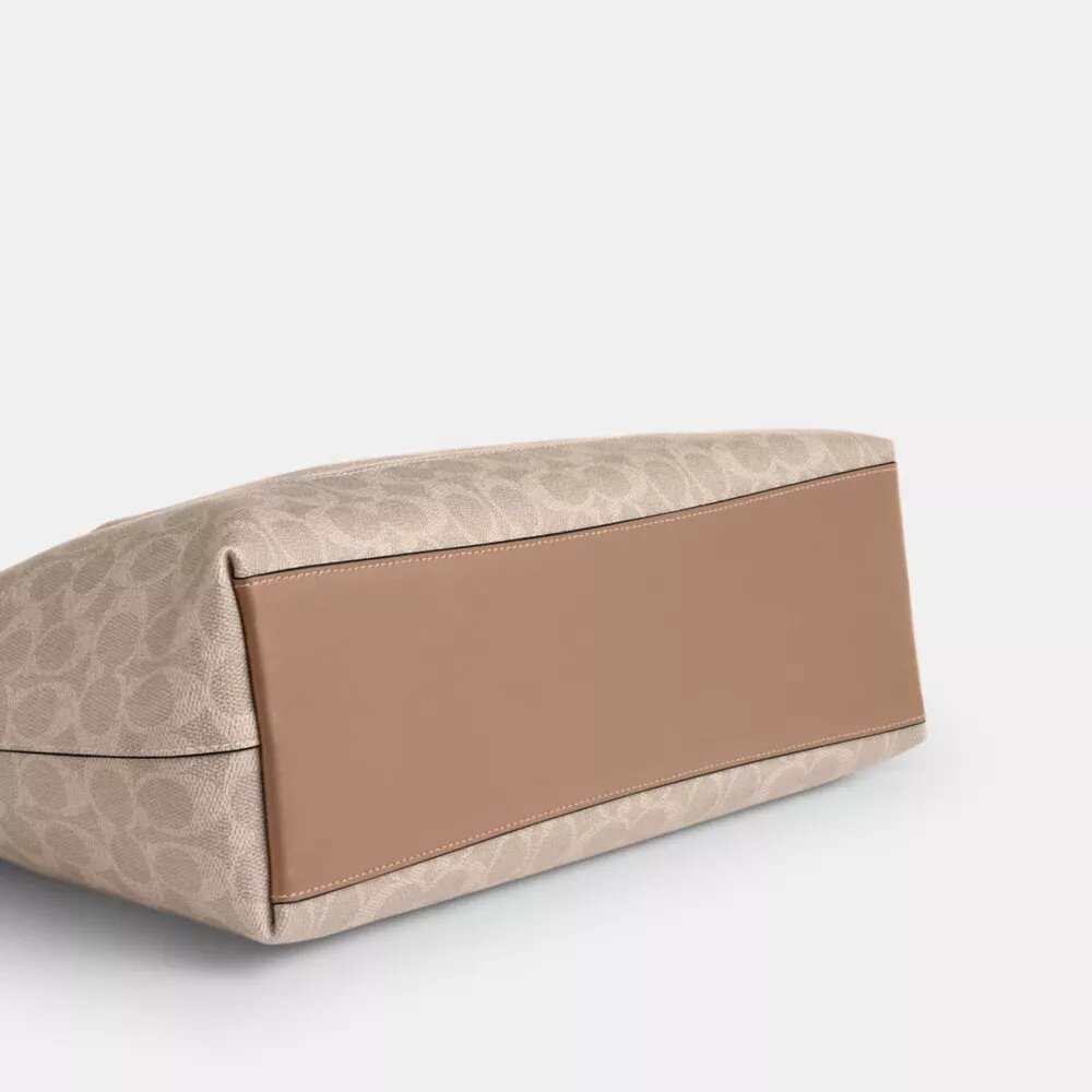 Borsa Tote Station in Signature Canvas