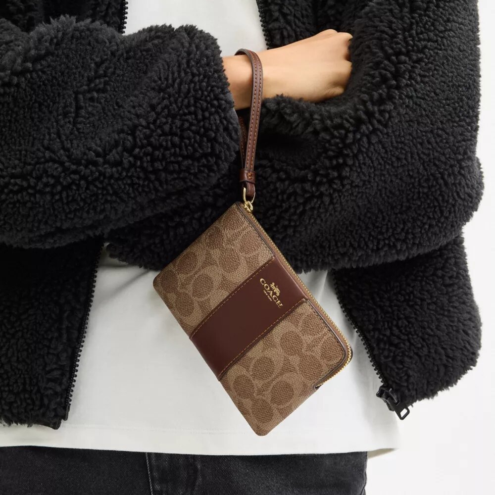 Borsello da polso con cerniera angolare in Signature Canvas a righe