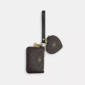 Borsello da polso e pochette a forma di cuore in Signature Canvas con ciondolo