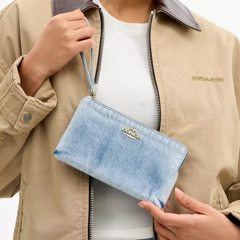 Borsello da polso grande con cerniera angolare in denim "Loved"