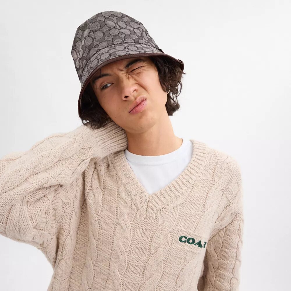 Cappello a secchiello in jacquard esclusivo