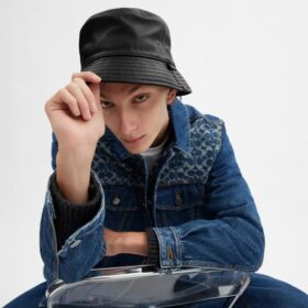 Cappello a secchiello in pelle