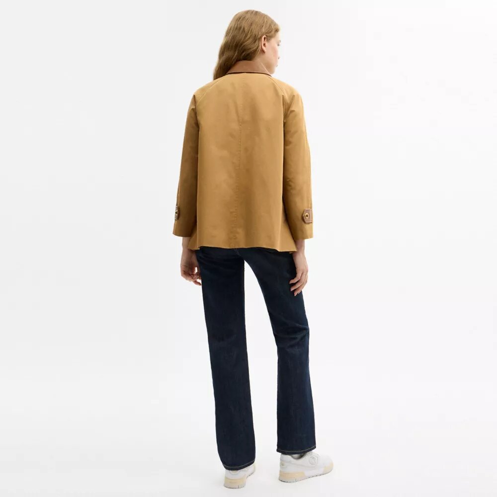 Cappotto svasato con chiusura Turnlock
